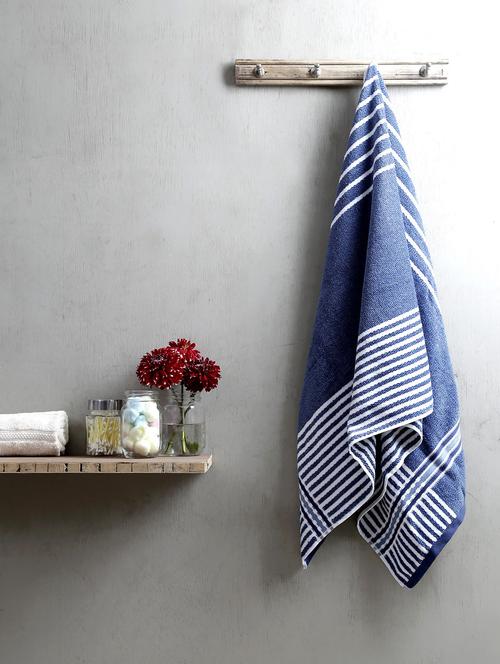 first row blue bath towel - 10068372 - Very Small Image - 1
