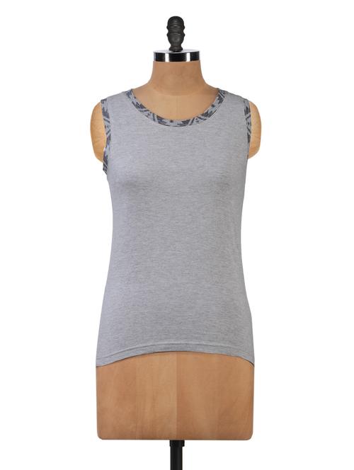 sleeveless top with printed neckline - 1024987 - Very Small Image - 1