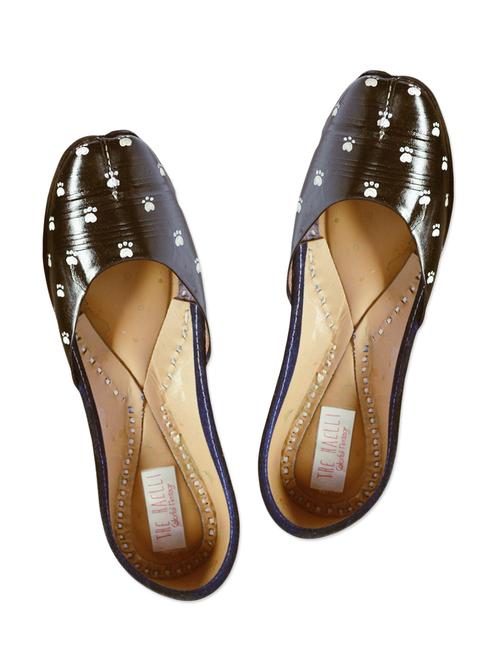 The Haelli Black handcrafted Leather Hand Painted Juttis - 10343014 - Very Small Image - 1