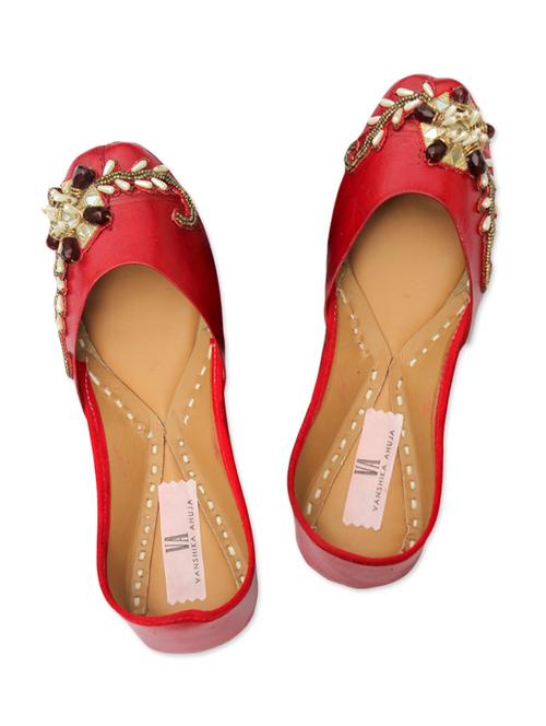 va by vanshika ahuja red hand embroidered mojris - 10406454 - Very Small Image - 1