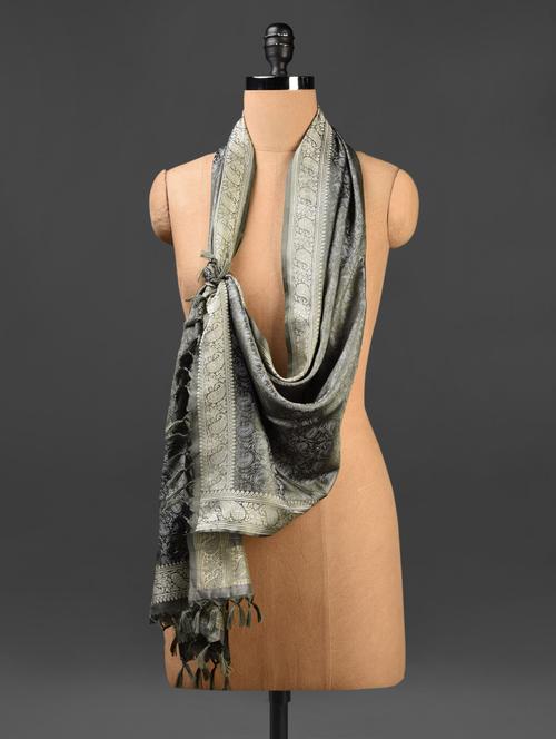 tasseled magenta and black stole - 1043977 - Very Small Image - 1