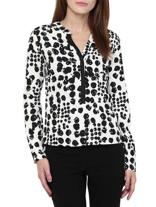 offwhite crepe top - 10570519 - Very Small Image - 1