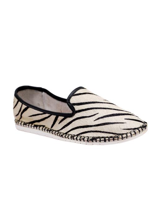 white leather slip on casual shoes - 10679349 - Very Small Image - 1