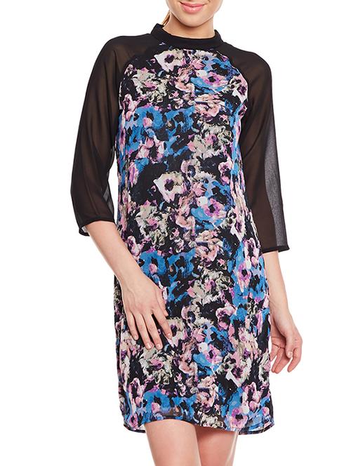 white polyester dress - 10734096 - Very Small Image - 1