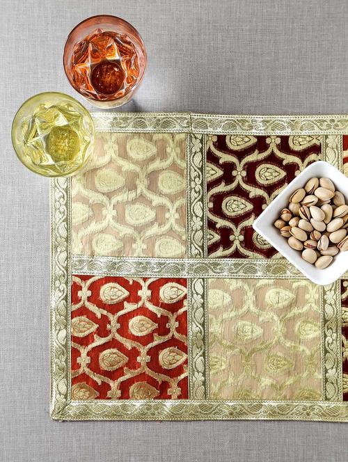 gold silk table mats (set of 6) - 1075000 - Very Small Image - 1