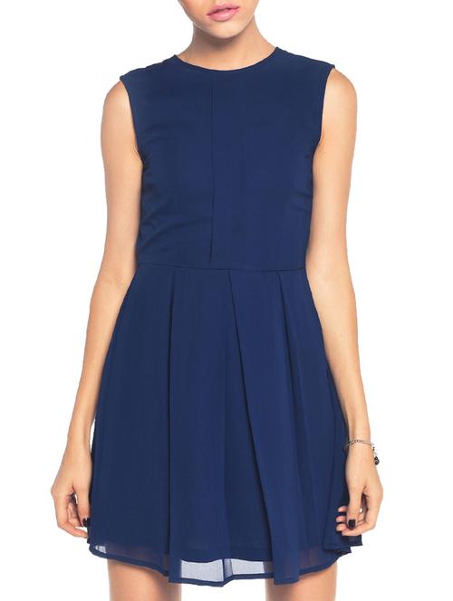 keyhole back pleated dress - 10874739 - Very Small Image - 1