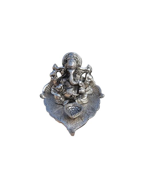ganesha on leaf with diya - 11017643 - Very Small Image - 1