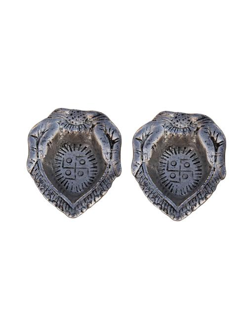 pair of diya in metal palm shaped - 11017649 - Very Small Image - 1