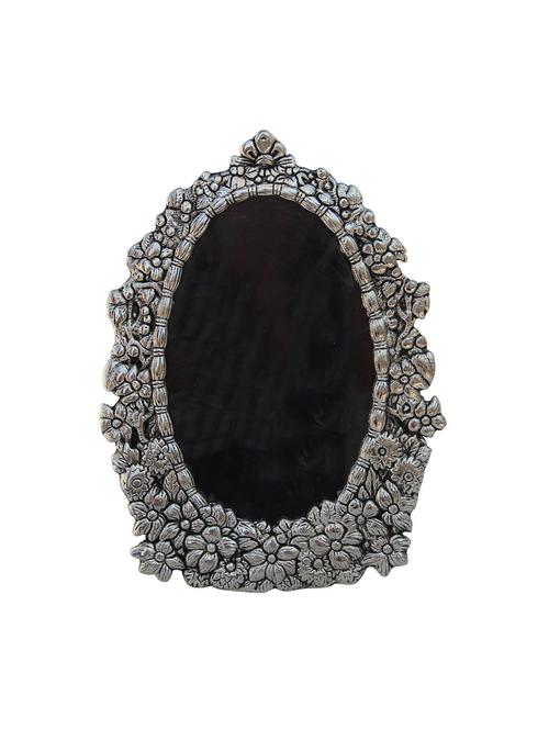 photo frame oval shaped with floral carving in metal - 11017752 - Very Small Image - 1
