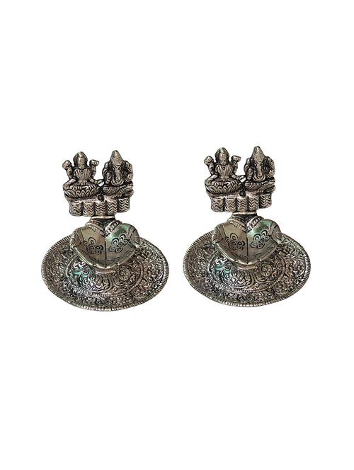 laxmi ganesh diya hand shaped small pair in metal - 11017765 - Very Small Image - 1