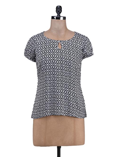 monochrome geometric print rayon top - 1131160 - Very Small Image - 1