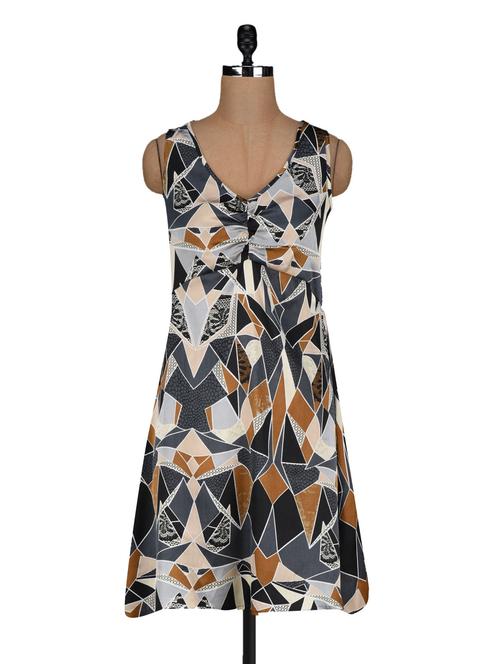 geometric printed sleeveless polysatin dress - 1135579 - Very Small Image - 1