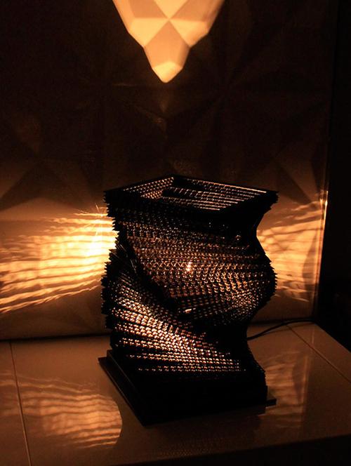 helix shaped black table lamp - 1142355 - Very Small Image - 1