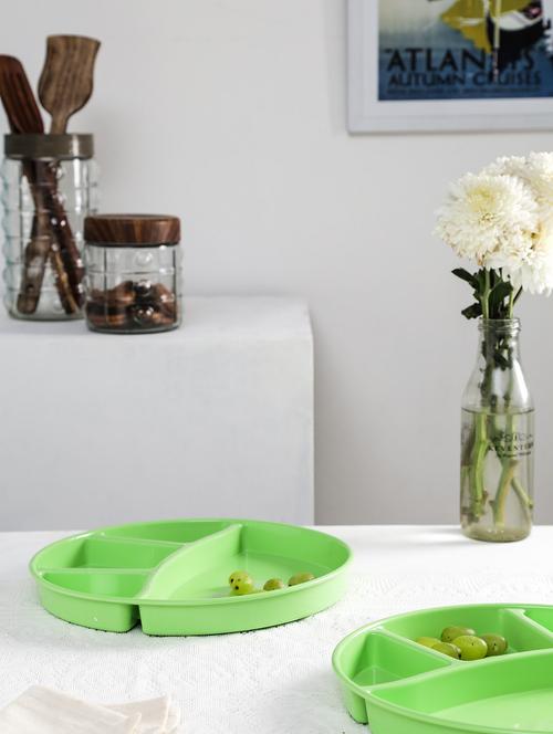 set of 3 green plastic plates - 1223456 - Very Small Image - 1