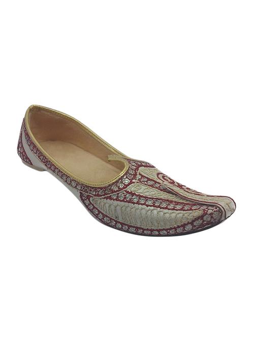 beige slip on embroidered mojari - 12846707 - Very Small Image - 1