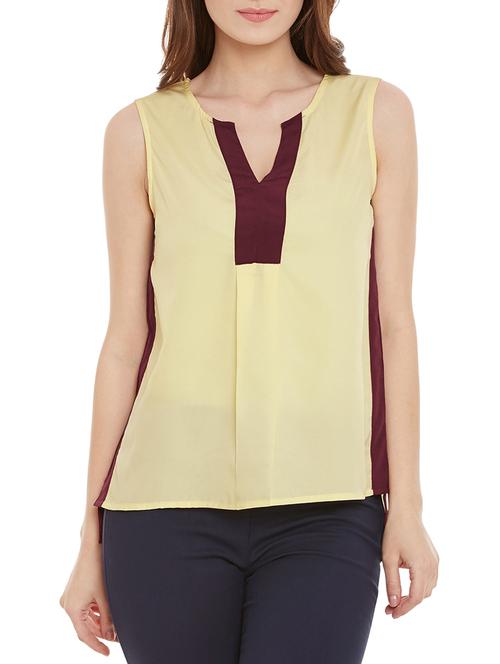 contrast detail notch neck top - 12958036 - Very Small Image - 1