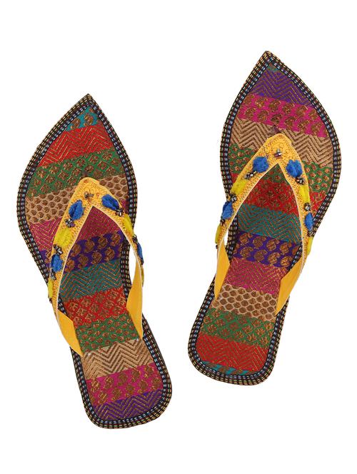 yellow pom poms toe separator kolhapuri - 13131335 - Very Small Image - 1