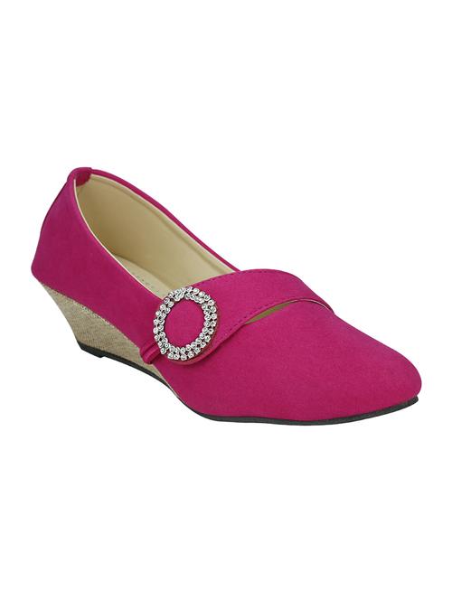 soft&sleek pink color belly - 13279959 - Very Small Image - 1