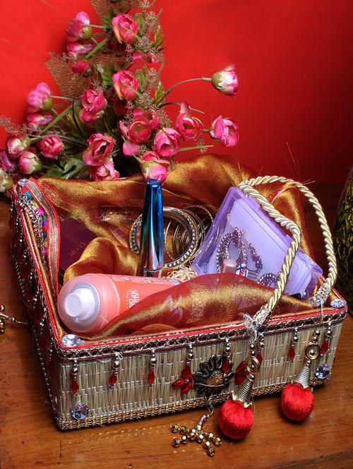 carnival decorative basket for gifts - 13349020 - Very Small Image - 1