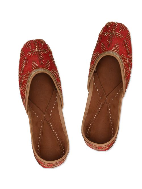 red embellished leather juttis - 13422696 - Very Small Image - 1