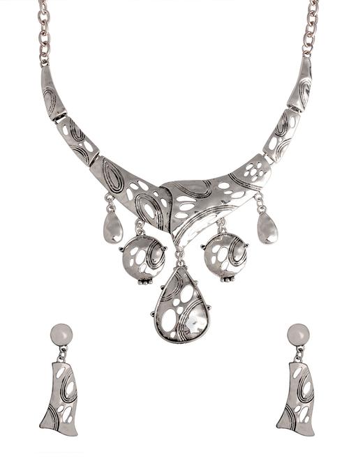 silver necklaces and earring - 13690013 - Very Small Image - 1