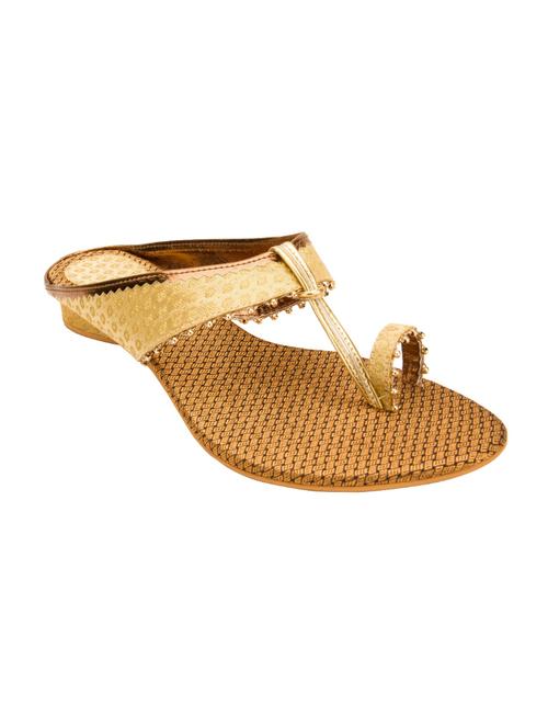 gold one toe kolhapuri - 13691587 - Very Small Image - 1