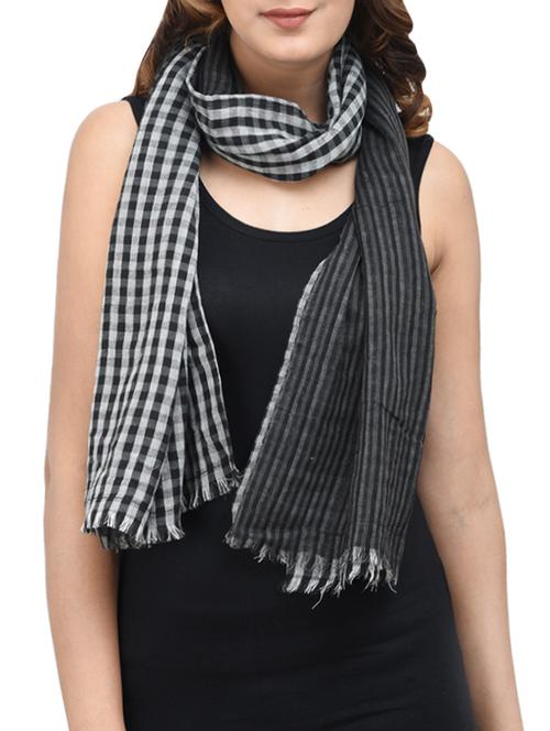 black checkered stole - 13786563 - Very Small Image - 1