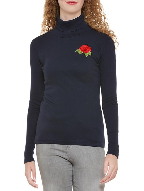 embroidered patch turtle neck top - 13949986 - Very Small Image - 1