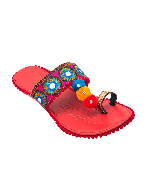 red fabric ethnic kolhapuris - 14077257 - Very Small Image - 1