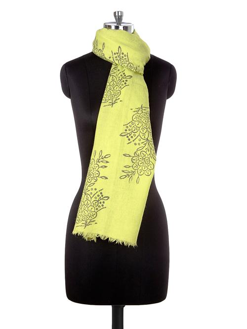 yellow woollen stole - 14322297 - Very Small Image - 1
