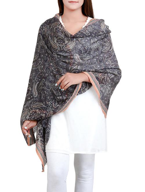 grey woolen shawl - 14634632 - Very Small Image - 1