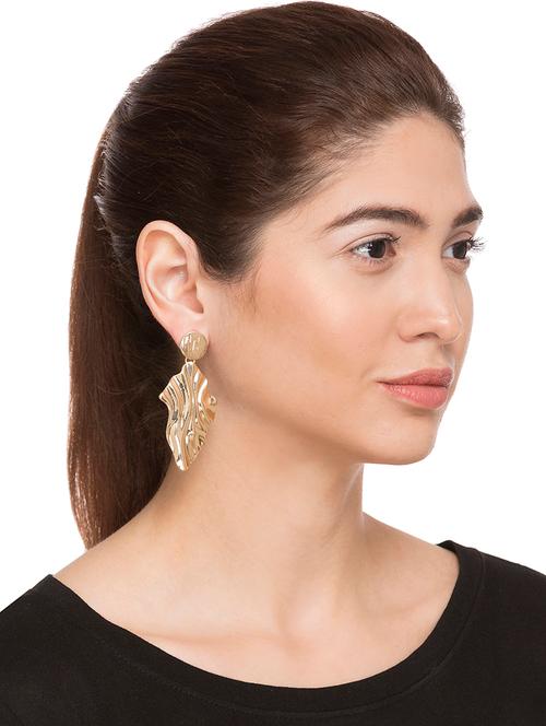 gold metal drop earring - 15146083 - Very Small Image - 1