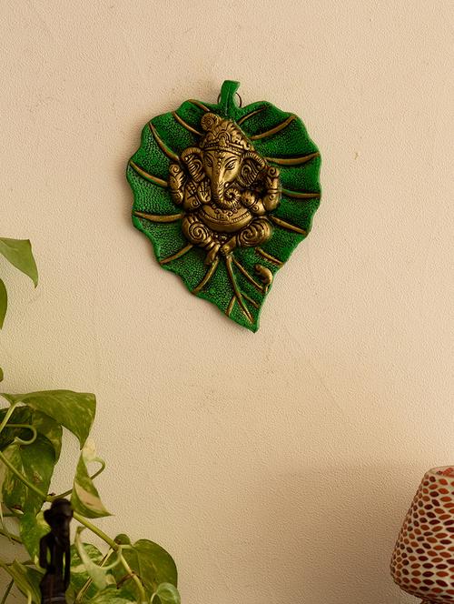 lord ganesha on green leaf - 15149617 - Very Small Image - 1