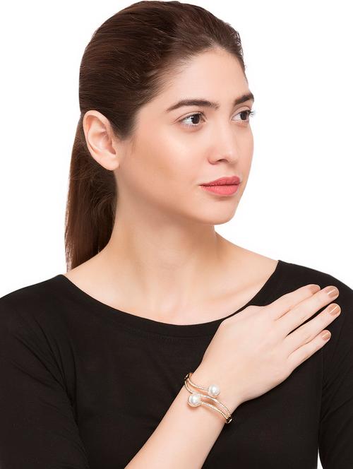 gold bangle bracelet - 15165236 - Very Small Image - 1