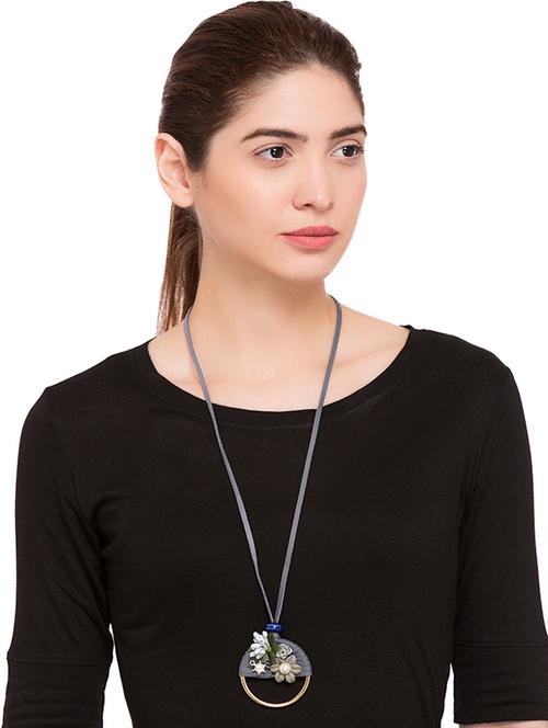 long necklace - 15253985 - Very Small Image - 1