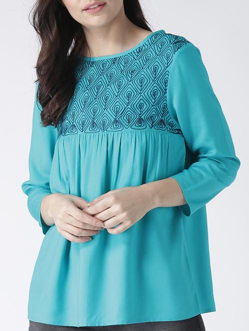 keyhole back embroidered top - 15260017 - Very Small Image - 1