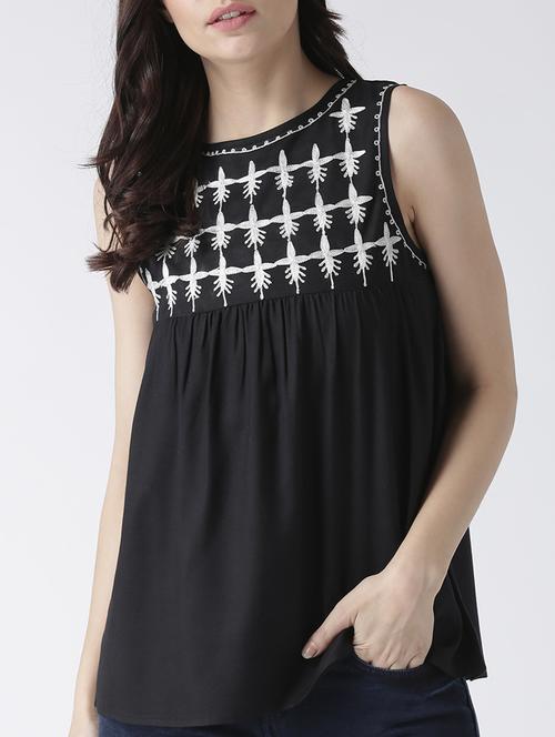 keyhole back embroidered top - 15260021 - Very Small Image - 1