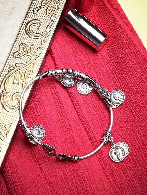 silver metal jewellery - 15304896 - Very Small Image - 1