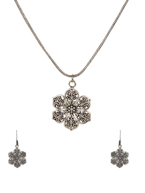 silver metal jewellery - 15323168 - Very Small Image - 1