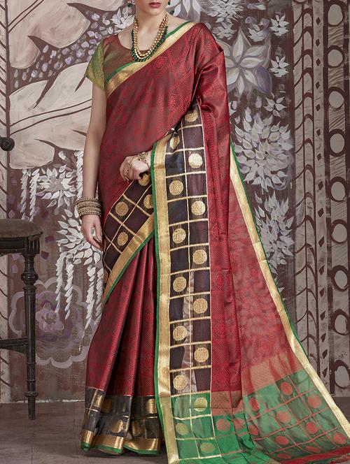 contrast pallu geometrical woven saree with blouse - 15478799 - Very Small Image - 1
