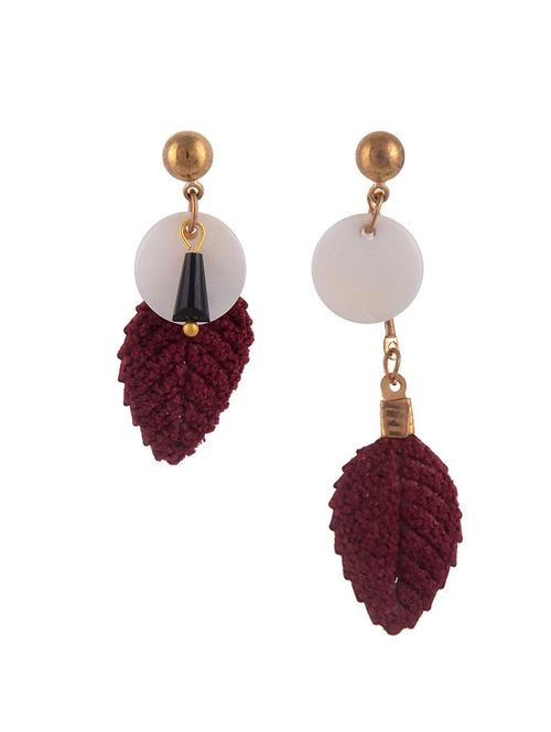red metal studs earring - 15507758 - Very Small Image - 1