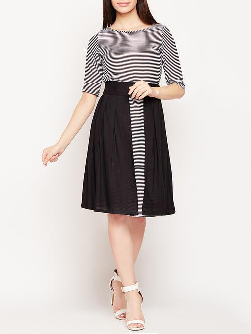 monochrome striped dress - 15545308 - Very Small Image - 1