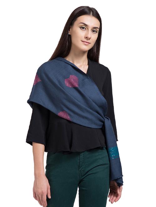 heart print woolen stole - 15575332 - Very Small Image - 1