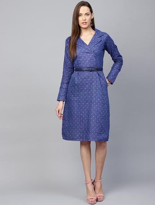 lapel collared back slit belted dress - 15679014 - Very Small Image - 1