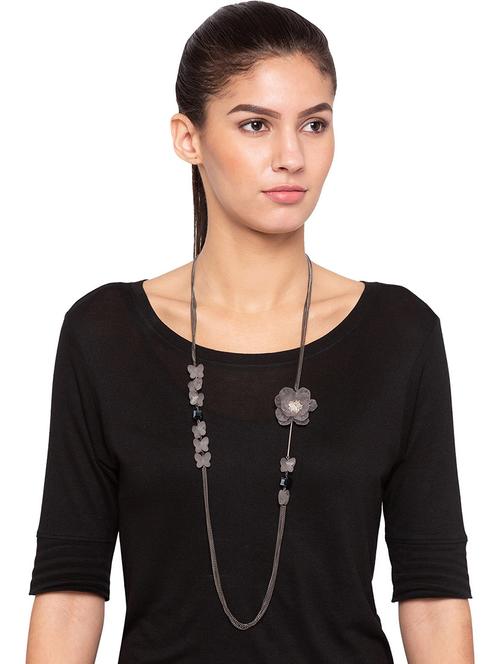 long necklace - 15717692 - Very Small Image - 1
