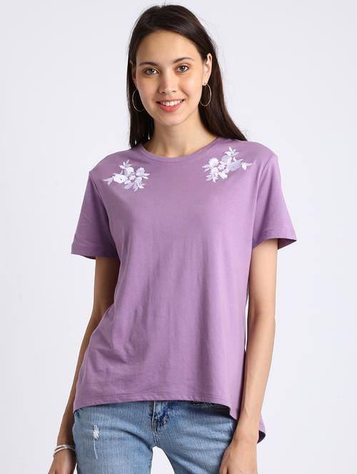 embroidered detail asymmetric tee - 15723986 - Very Small Image - 1