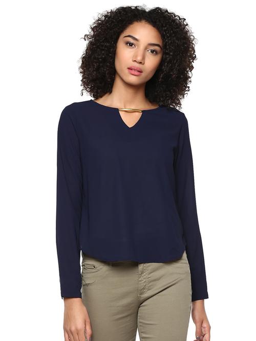curved hem keyhole neck top - 15807473 - Very Small Image - 1