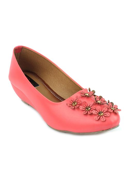 pink slip on wedges - 15839970 - Very Small Image - 1