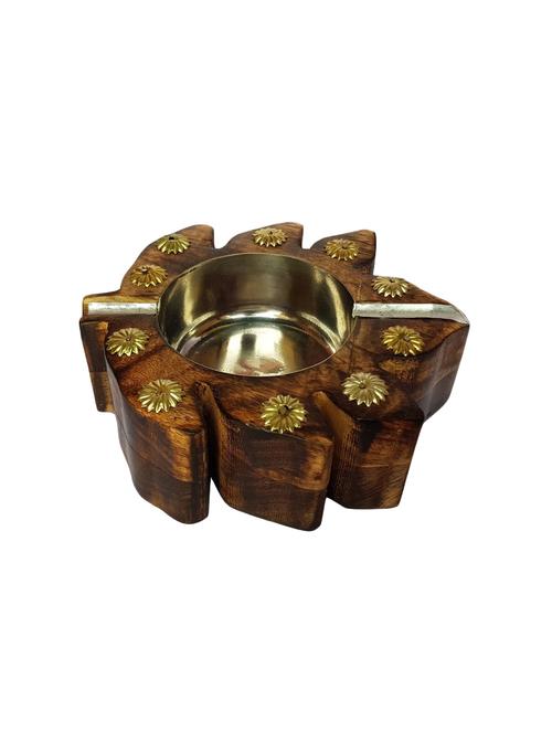 desi karigar wooden antique hand carved ashtray with leaf design - 15845123 - Very Small Image - 1