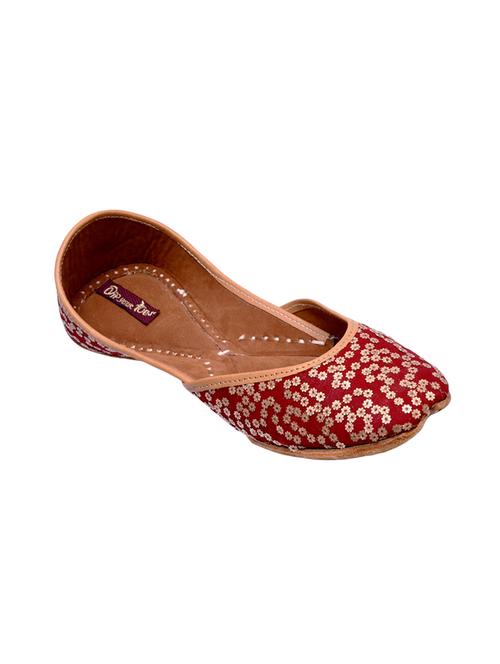 red slip on jutis - 15897328 - Very Small Image - 1